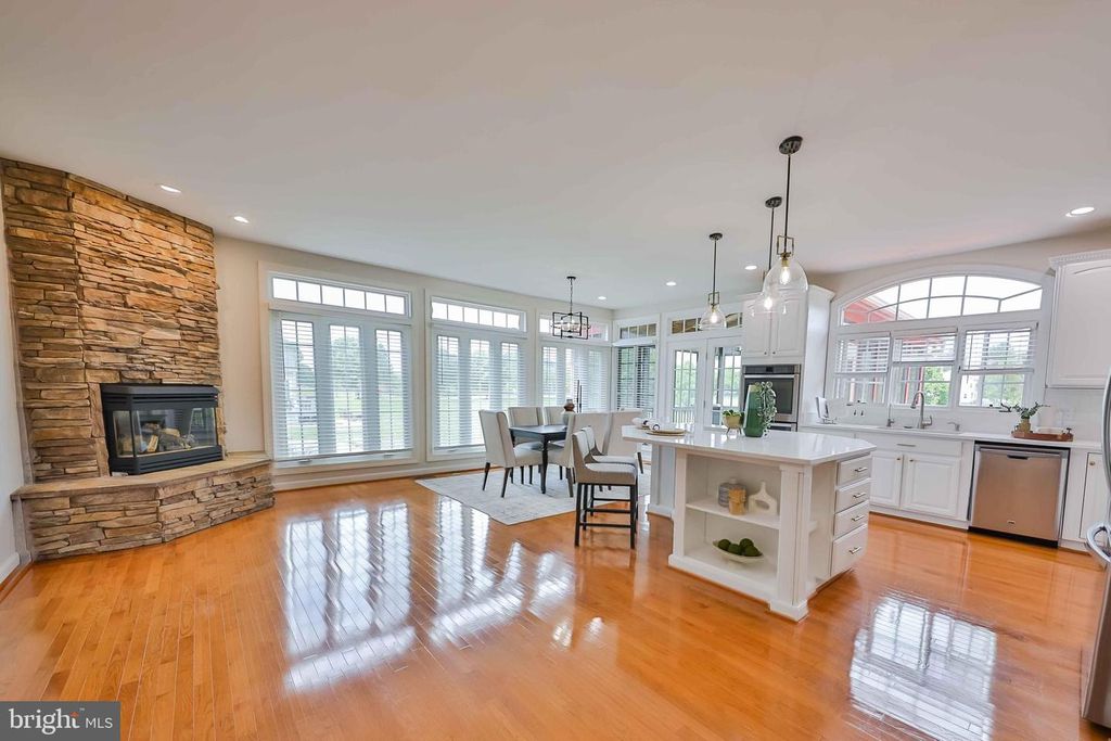 Image 19 of property listing at 11009 BITTERSWEET CT, Ellicott City, MD 21042