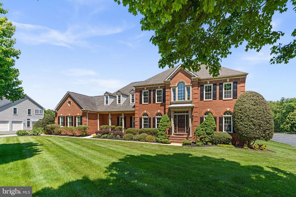 Image 2 of property listing at 11009 BITTERSWEET CT, Ellicott City, MD 21042