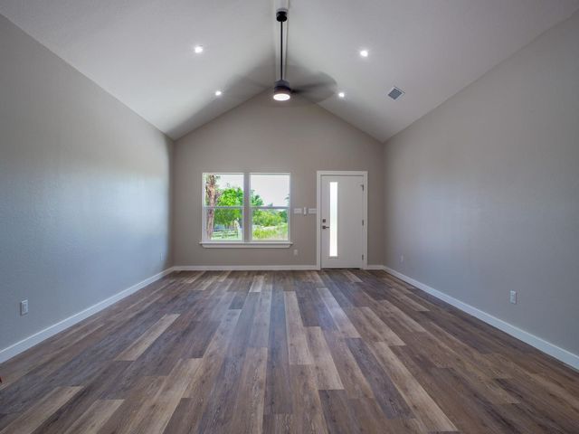 147 W Pine DR, Granite Shoals, TX 78654