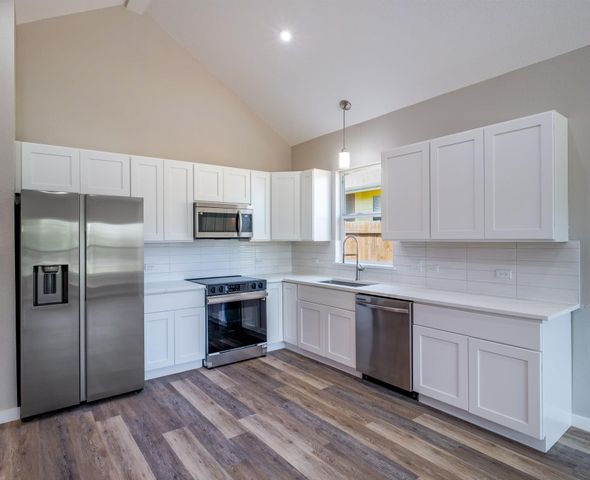 147 W Pine DR, Granite Shoals, TX 78654