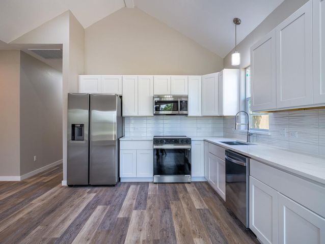 147 W Pine DR, Granite Shoals, TX 78654