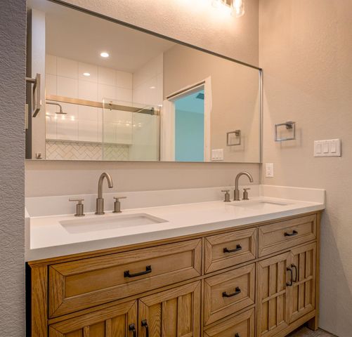 147 W Pine DR, Granite Shoals, TX 78654