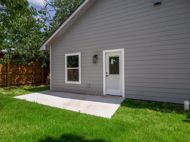 147 W Pine DR, Granite Shoals, TX 78654