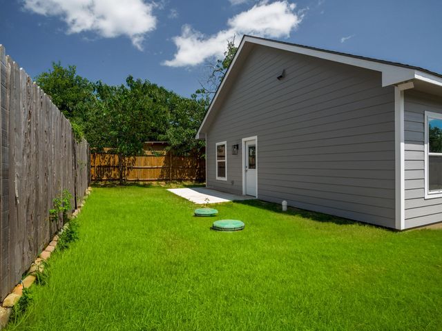 147 W Pine DR, Granite Shoals, TX 78654