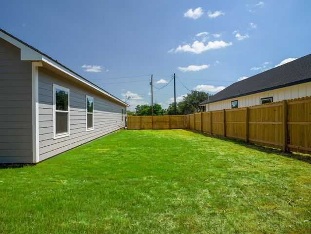 147 W Pine DR, Granite Shoals, TX 78654