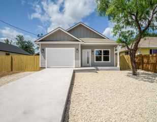 147 W Pine DR, Granite Shoals, TX 78654