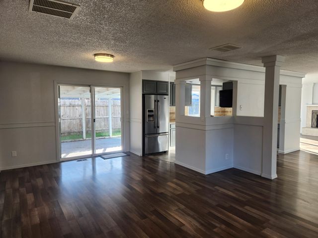 402 Emerald Circle, Medford, OR 97501