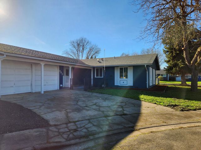402 Emerald Circle, Medford, OR 97501