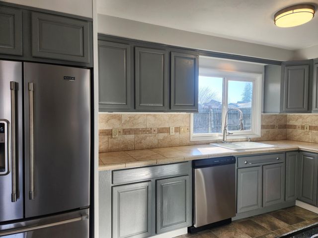 402 Emerald Circle, Medford, OR 97501