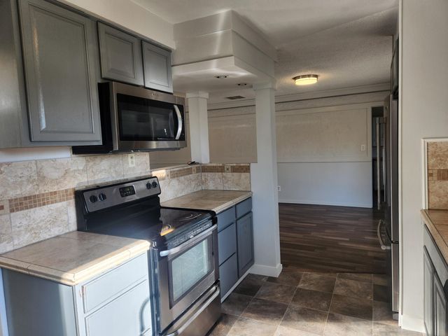 402 Emerald Circle, Medford, OR 97501