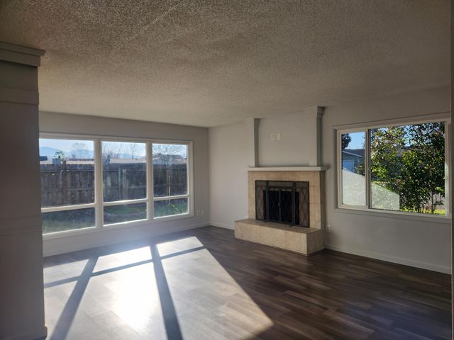 402 Emerald Circle, Medford, OR 97501