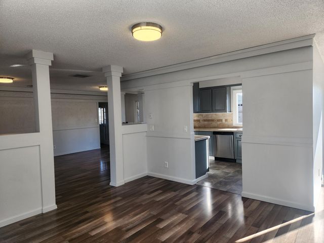 402 Emerald Circle, Medford, OR 97501