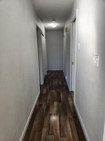 402 Emerald Circle, Medford, OR 97501