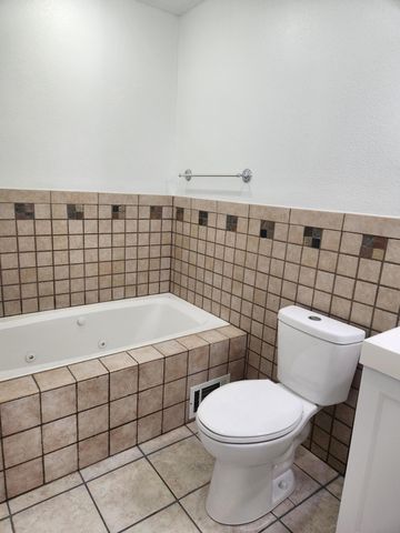 402 Emerald Circle, Medford, OR 97501