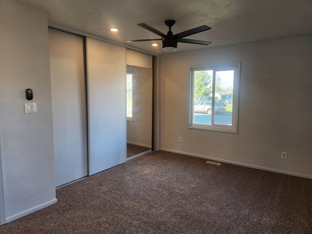 402 Emerald Circle, Medford, OR 97501