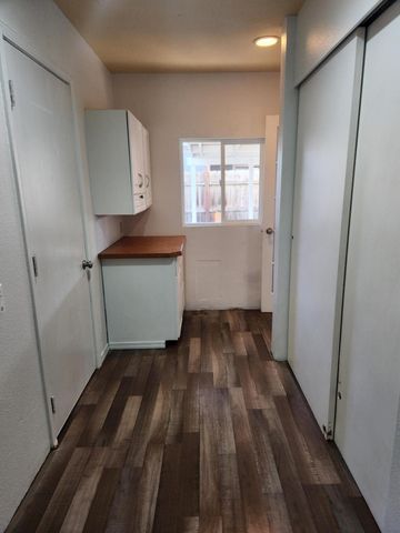 402 Emerald Circle, Medford, OR 97501