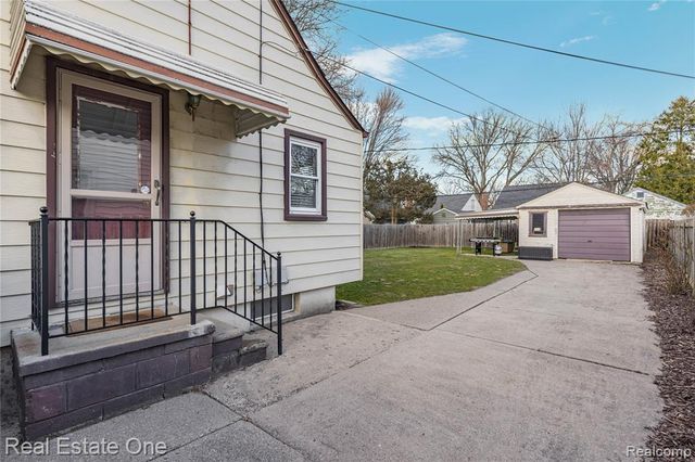 2654 Royal Avenue, Berkley, MI 48072