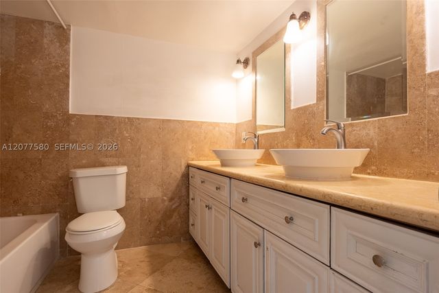 7620 SW 82nd St J102, Miami, FL 33143