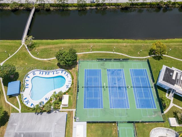 7620 SW 82nd St J102, Miami, FL 33143