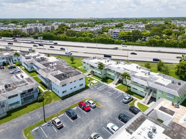 7620 SW 82nd St J102, Miami, FL 33143