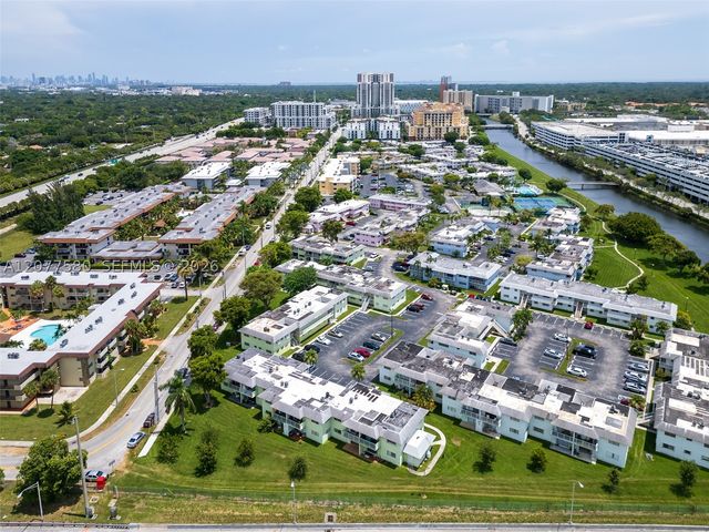 7620 SW 82nd St J102, Miami, FL 33143