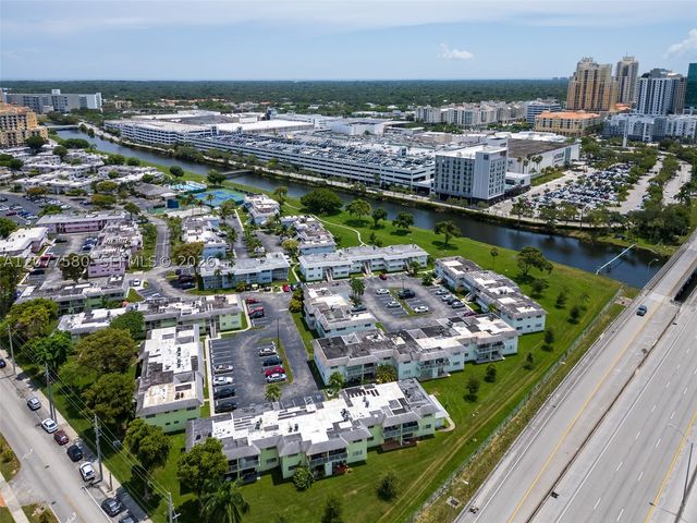 7620 SW 82nd St J102, Miami, FL 33143