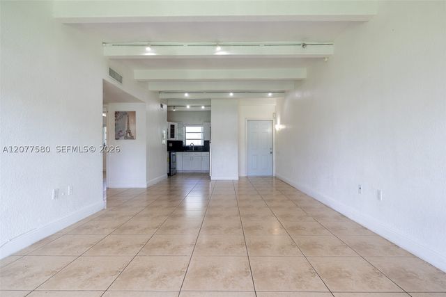 7620 SW 82nd St J102, Miami, FL 33143