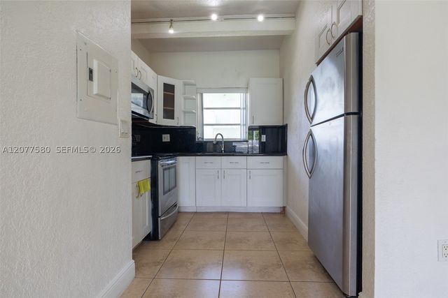7620 SW 82nd St J102, Miami, FL 33143