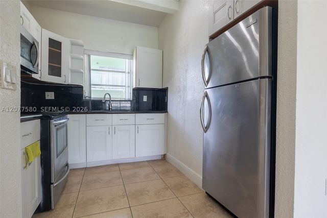 7620 SW 82nd St J102, Miami, FL 33143