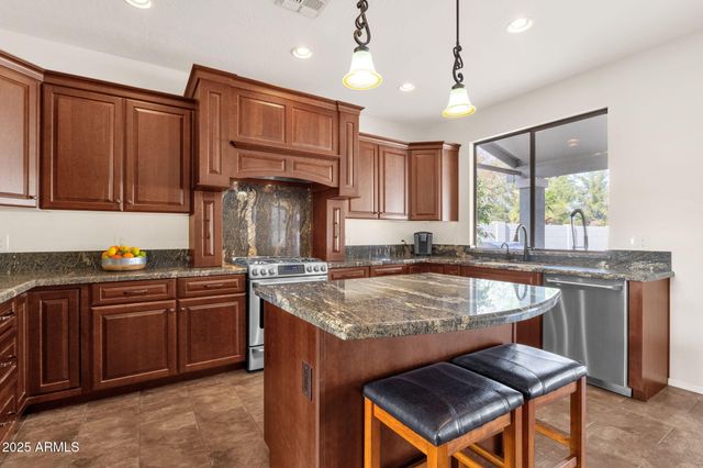 1678 E RAWHIDE Street, Gilbert, AZ 85296