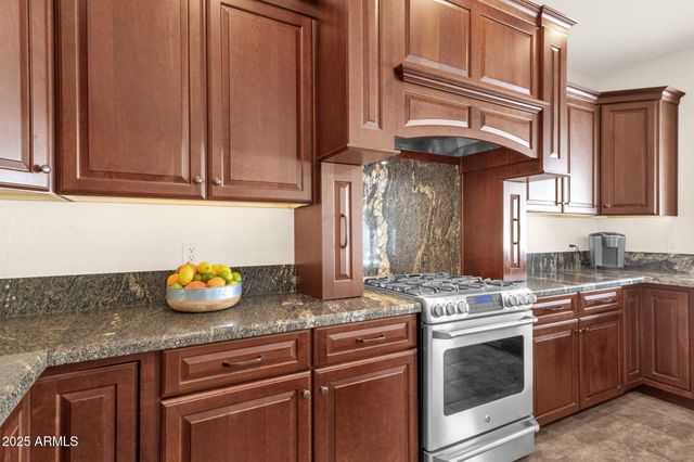 1678 E RAWHIDE Street, Gilbert, AZ 85296