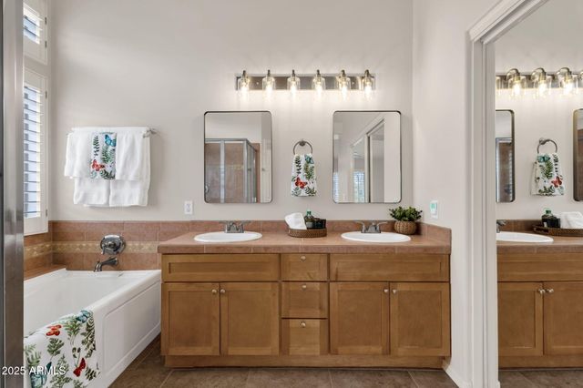 1678 E RAWHIDE Street, Gilbert, AZ 85296