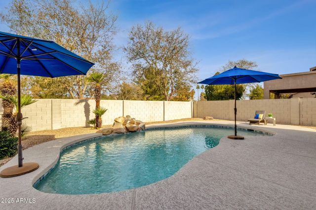 1678 E RAWHIDE Street, Gilbert, AZ 85296