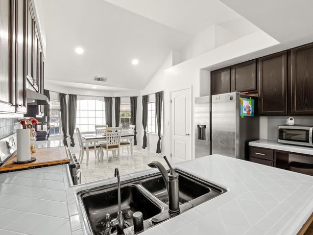 1012 Fedora Avenue, Clovis, CA 93612
