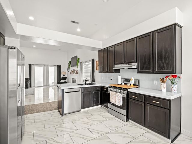 1012 Fedora Avenue, Clovis, CA 93612