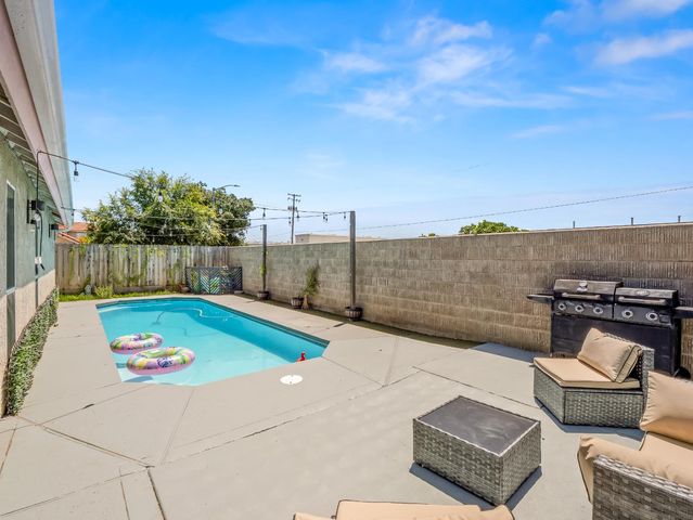 1012 Fedora Avenue, Clovis, CA 93612