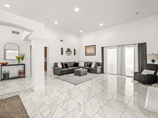 1012 Fedora Avenue, Clovis, CA 93612