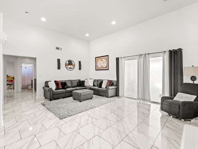 1012 Fedora Avenue, Clovis, CA 93612