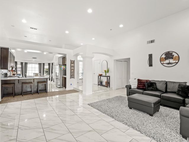 1012 Fedora Avenue, Clovis, CA 93612