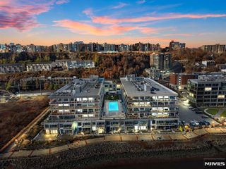 3 Somerset Lane 518, Edgewater, NJ 07020