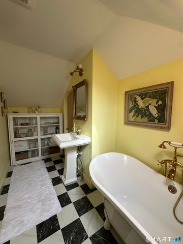 105 Walnut Street, Seymour, CT 06483
