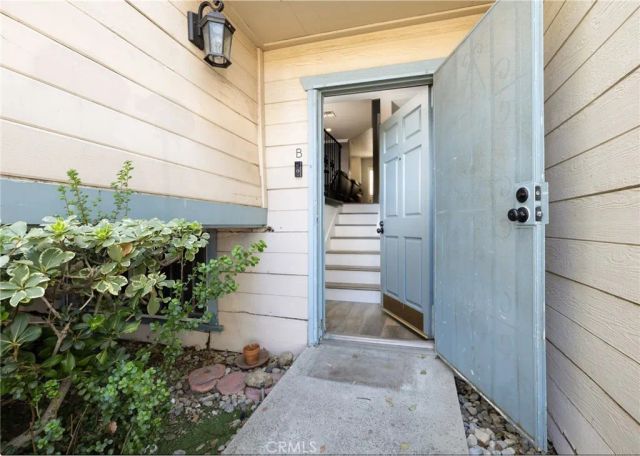 9933 Independence B, Chatsworth, CA 91311