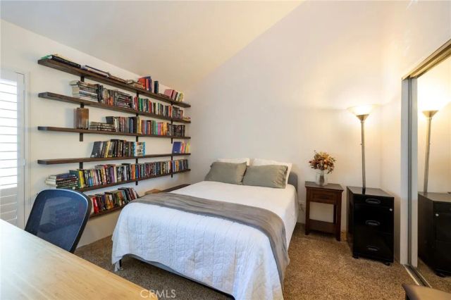 9933 Independence B, Chatsworth, CA 91311