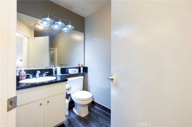 9933 Independence B, Chatsworth, CA 91311