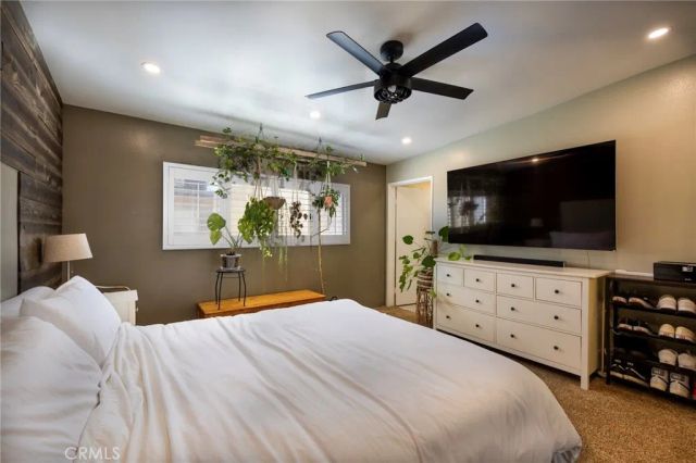 9933 Independence B, Chatsworth, CA 91311