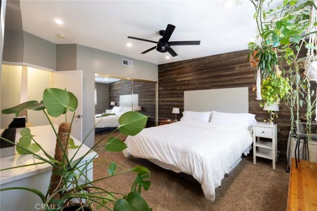 9933 Independence B, Chatsworth, CA 91311