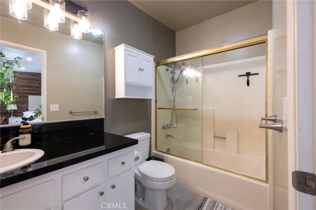9933 Independence B, Chatsworth, CA 91311