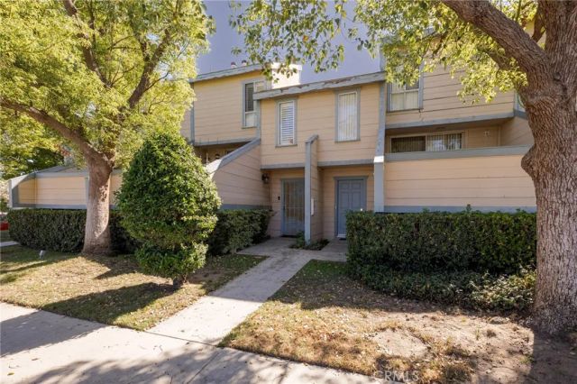 9933 Independence B, Chatsworth, CA 91311