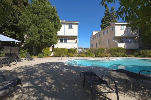 9933 Independence B, Chatsworth, CA 91311