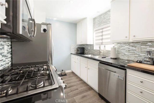9933 Independence B, Chatsworth, CA 91311